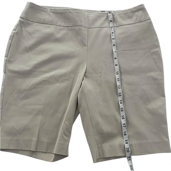 NWT Crown & Ivy Ashley Women Pull on Bermuda Shorts Size 16 - Picture 2 of 5